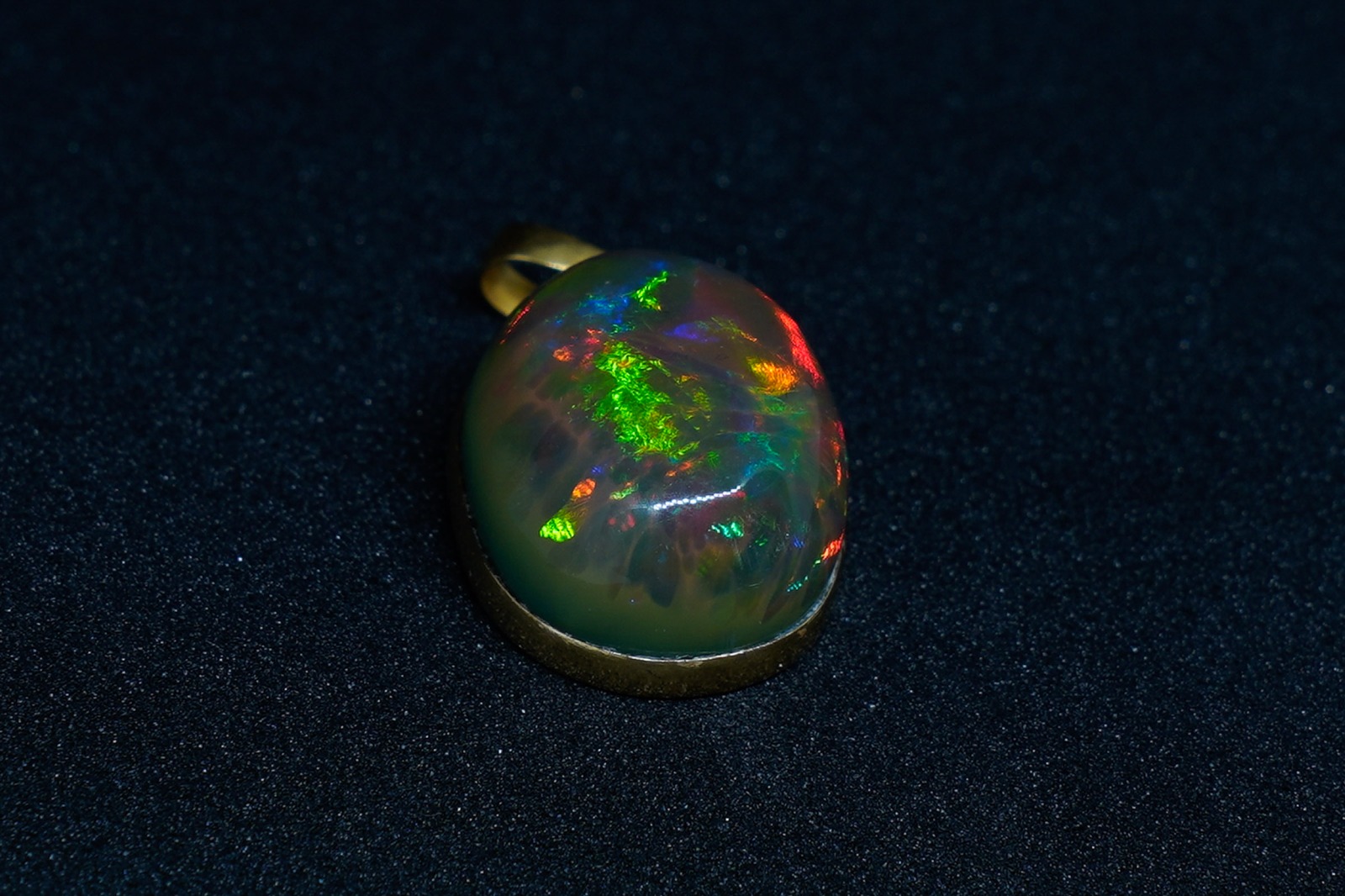 Äthiopischer Welo - Opal Oval Honeycomb mit Anhänger