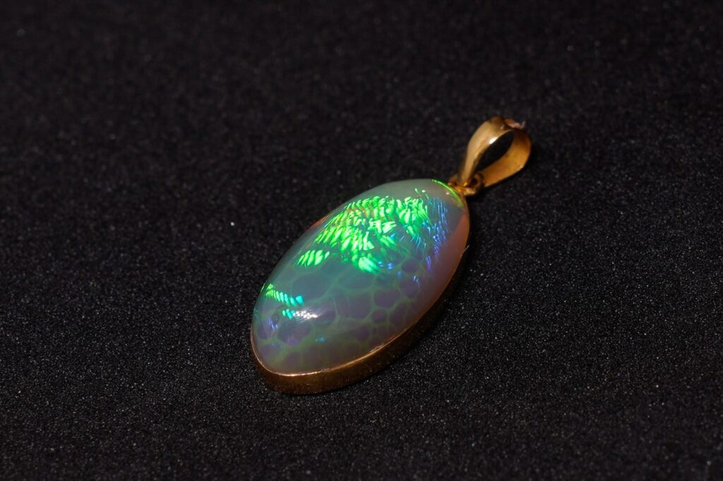 Äthiopischer Welo - Opal Tropfenform Honeycomb mit Anhänger